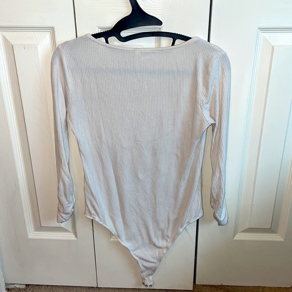 ☁️Xhilaration Womens Small White Mid Sleeved Bodysuit☁️ - Picture 2 of 3